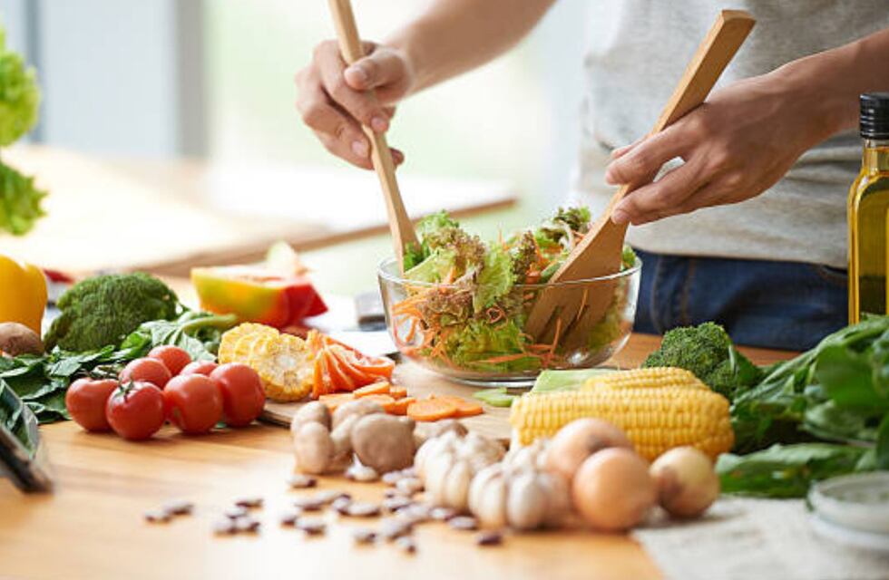 Cómo reconocer un trastorno alimenticio y cuáles son las claves para llevar una dieta saludable
