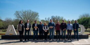 firmaron Convenios de Vinculación entre Gobiernos Municipales en Arroyito