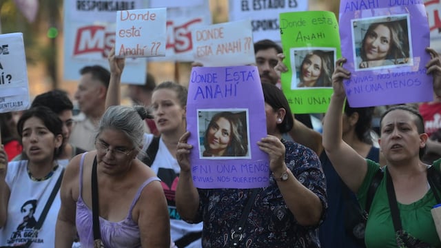 Familiares y amigos de la docente piden la aparición con vida de la mujer.