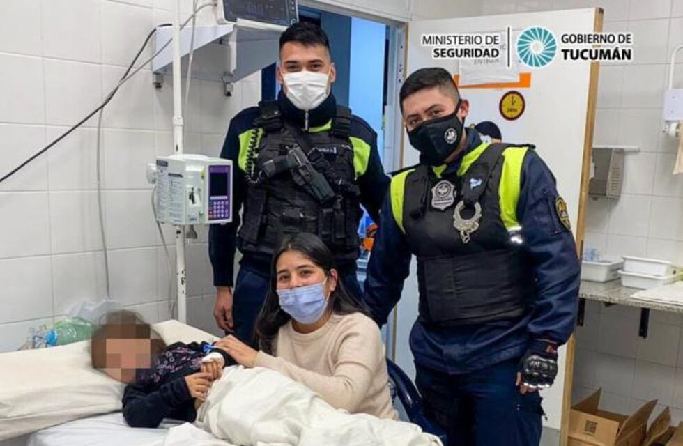 Dos policías brindaron primeros auxilios a una nena y lograron salvarle la vida