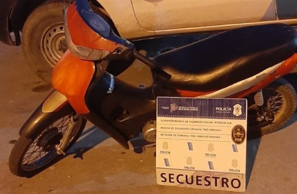 Tres Arroyos: moto secuestrada