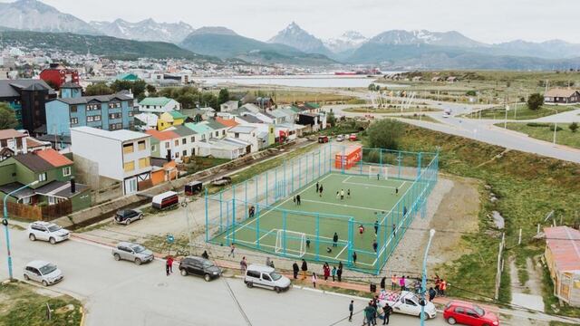 El Intendente Walter Vuoto participó de la inauguración del playón deportivo