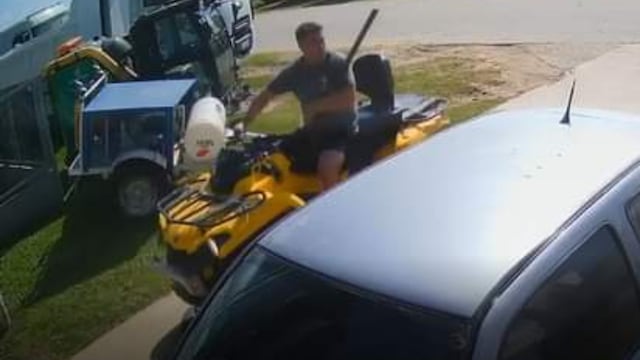 El director de un hospital ingresó a una fábrica y mató a escopetazos a un perro