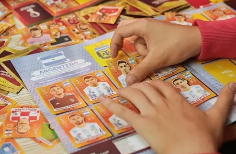 Mundial Qatar 2022: cuánto sale llenar el álbum de figuritas