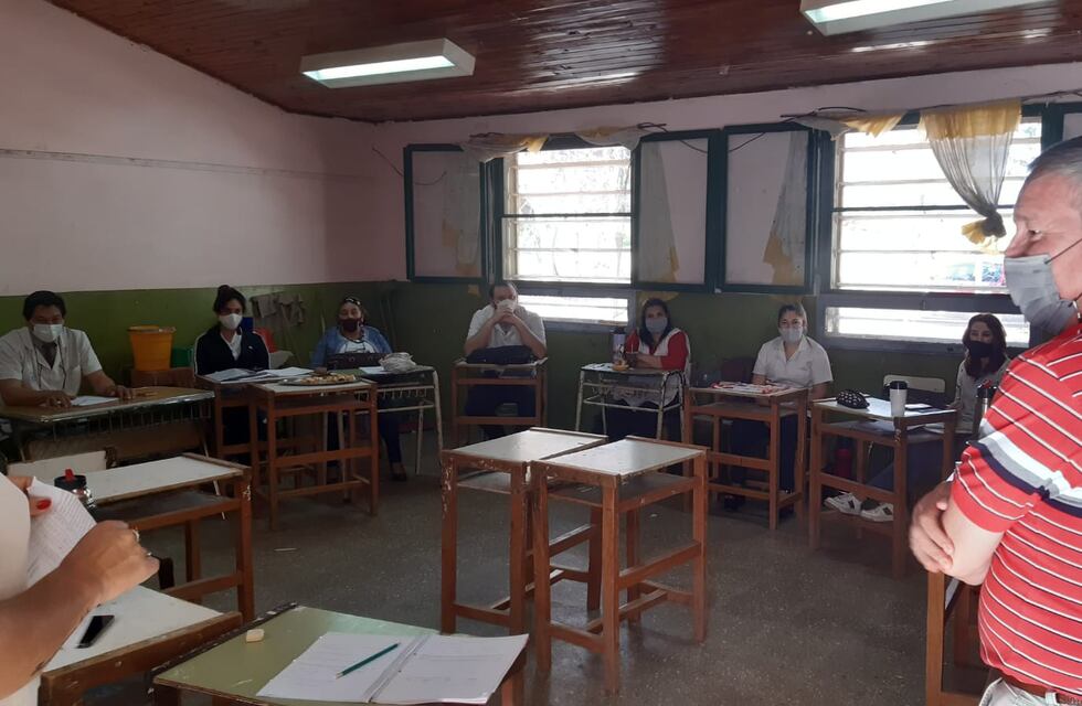 Miraflores: el director de la escuela aclaró la polémica de la niña que llevó una silla