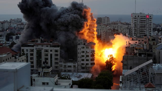 Un ataque aéreo israelí en la ciudad de Gaza. (AP)