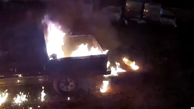 Incendio intencional en San Antonio: un auto ardió en plena madrugada y buscan al responsable.