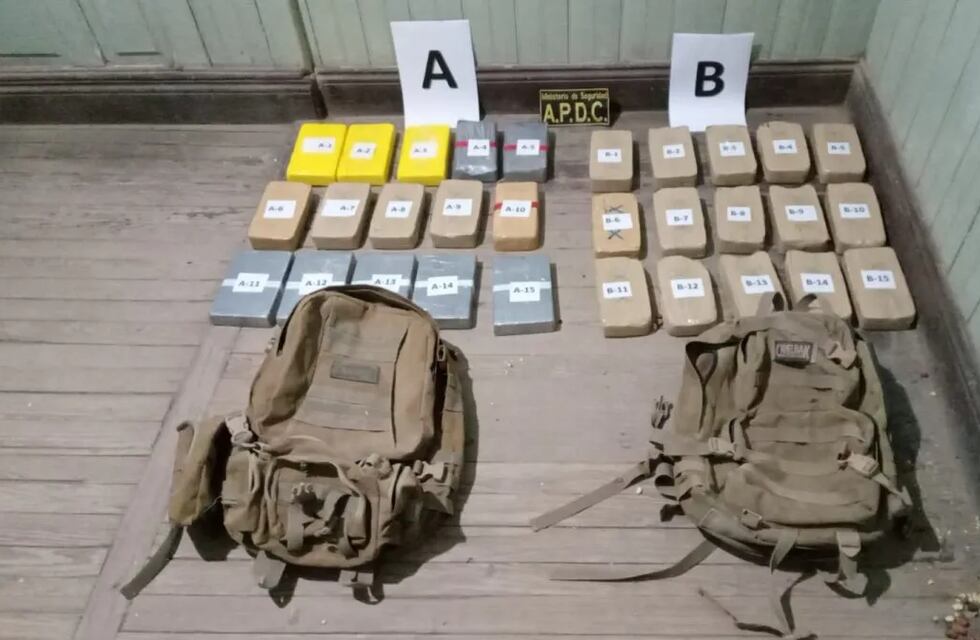 Narcos fugitivos abandonan un cargamento de cocaína, en La Quiaca