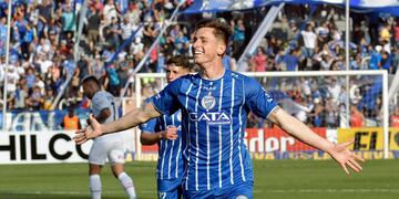 Goles de exportación. Tadeo Allende, formado en Instituto, a un paso de irse a Italia (Foto: Orlando Pelichotti / Los Andes)