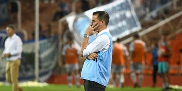 Guillermo Farré y el gesto adusto por un Belgrano que no se termina de acomodar en Primera (Los Andes).