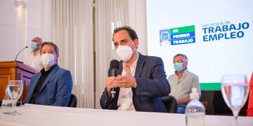 Llamosas presentó el programa que tiene como finalidad tender puentes hacia el empleo formal para jóvenes desempleados. (Municipalidad Río Cuarto)