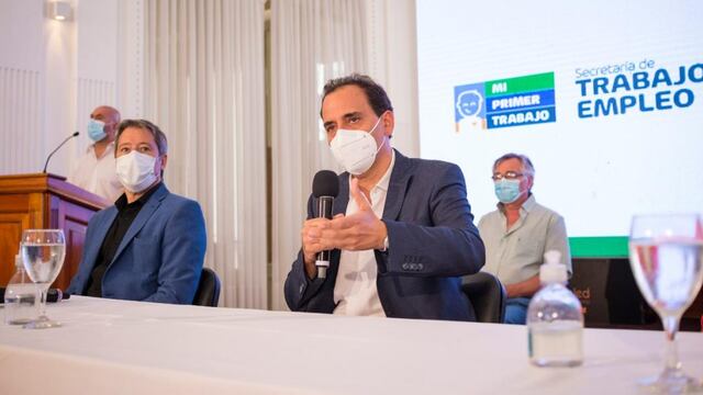 Llamosas presentó el programa que tiene como finalidad tender puentes hacia el empleo formal para jóvenes desempleados. (Municipalidad Río Cuarto)