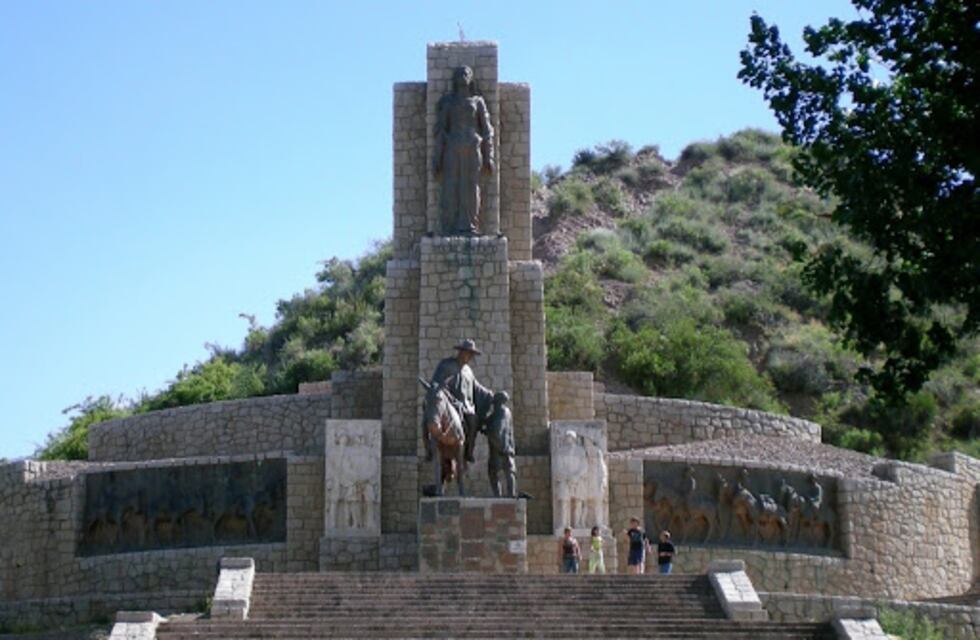 Exigen permiso para acampar y pescar en el Manzano Histórico