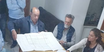 Comienza la obra de pavimentación en el barrio Atepam de Tres arroyos: Sánchez se reunió con los vecinos