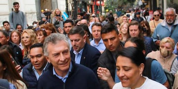 Mauricio Macri, en la peatonal de Córdoba.
