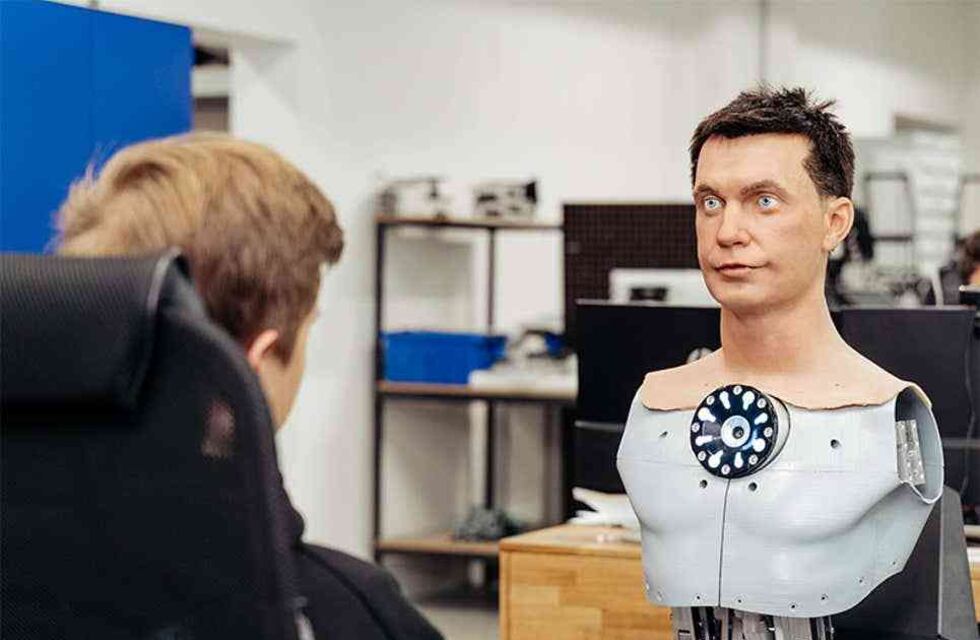 Una empresa paga 180 mil euros para darle voz e imagen a robots: cuáles son los requisitos