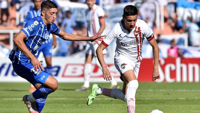 Godoy Cruz derrota a Estudiantes de La Plata en el estadio Malvinas Argentinas.