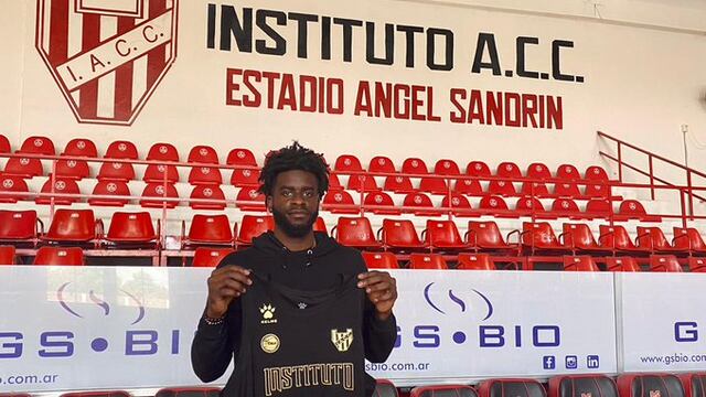 Ronald Jackson Jr se probó la camiseta de Instituto.
