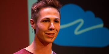 Emanuel es conferencista y autor inspiracional.