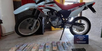 Secuestro de una moto y $660 mil a Los Monos. (AIC)