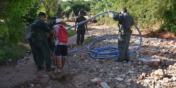 La banda traficaba aceite a Bolivia con una manguera a través de la frontera