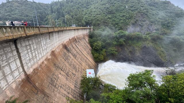 Abrieron al 100% las valvulas del San Roque.