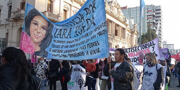 El recuerdo de la adolescente Iara Rueda, cuyo nombre lleva una ley sancionada en Jujuy el año pasado y que la marcha "Ni Una Menos" reclamó su efectivo cumplimiento.