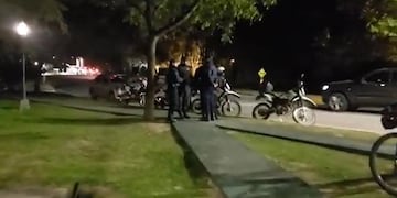 Vecinos denunciaron amedrentamiento policial mientras protestaban contra la inseguridad.