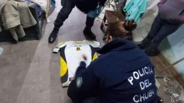 Dos amigos estaban tomando alcohol cuando uno apuñaló en el ombligo a otro.