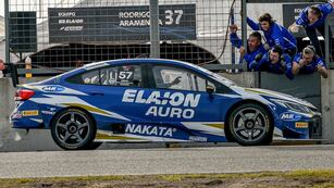 Vivian cruza la meta en San Nicolás como ganador de la segunda final.