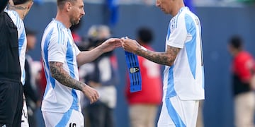 La "Pulga" y "Fideo" compartieron la cinta de capitán en los últimos amistosos.