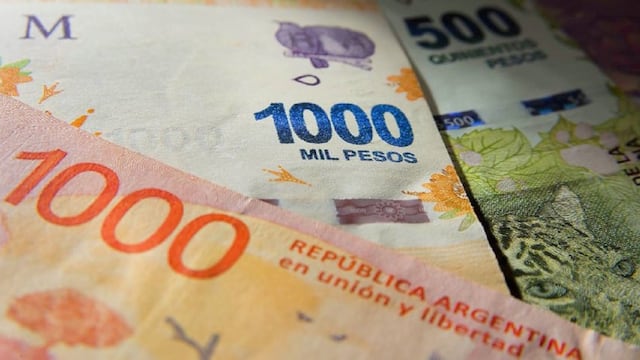 Billetes de dinero argentino.