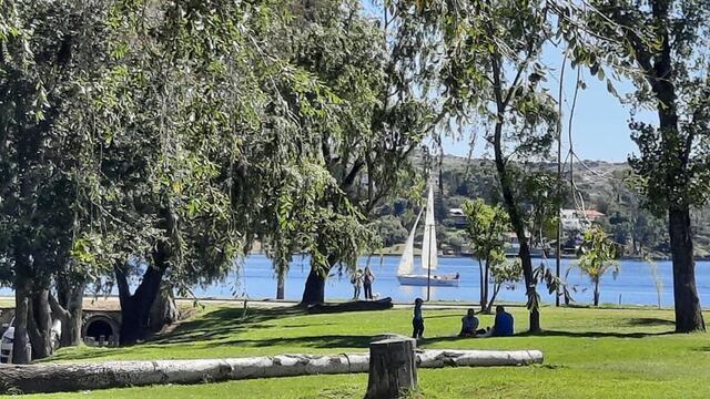 Carlos Paz paisaje soleado.