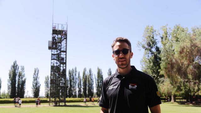 El piloto Esteban Guerrieri en el Laberinto de Borges.