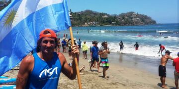 El reconocido guardavidas murió este jueves mientras surfeaba en México