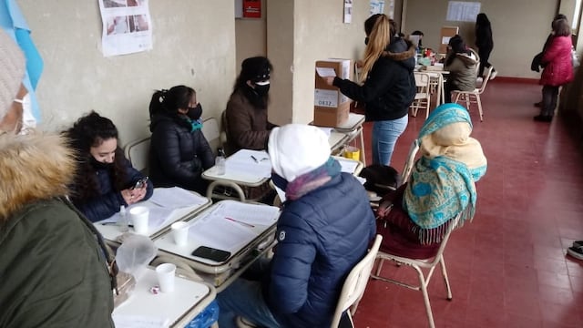 Excepto algunos episodios aislados, las mesas habilitadas en las 450 escuelas de toda la provincia abrieron con normalidad la jornada comicial.