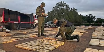 Gendarmería Nacional frustra millonario cargamento de marihuana en un operativo en Santa Ana.