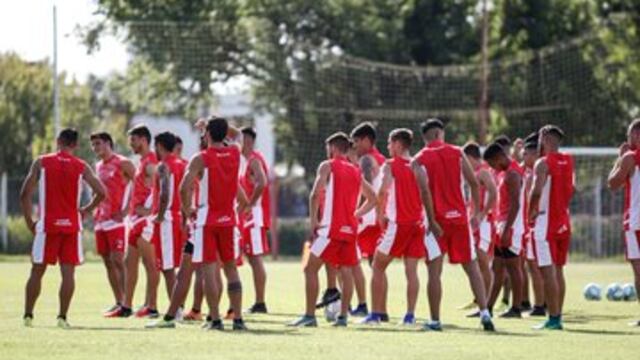 Los jugadores Albirrojos regresaron a las prácticas. Falta el DT.
