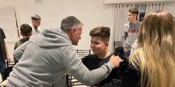 Nickel recorrió barrios con obras en ejecución y visitó la Iglesia Ríos de Vida