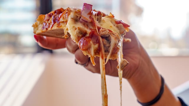 Una mujer se hizo viral por el método que usó para calentar una pizza en Córdoba. (Imagen ilustrativa)