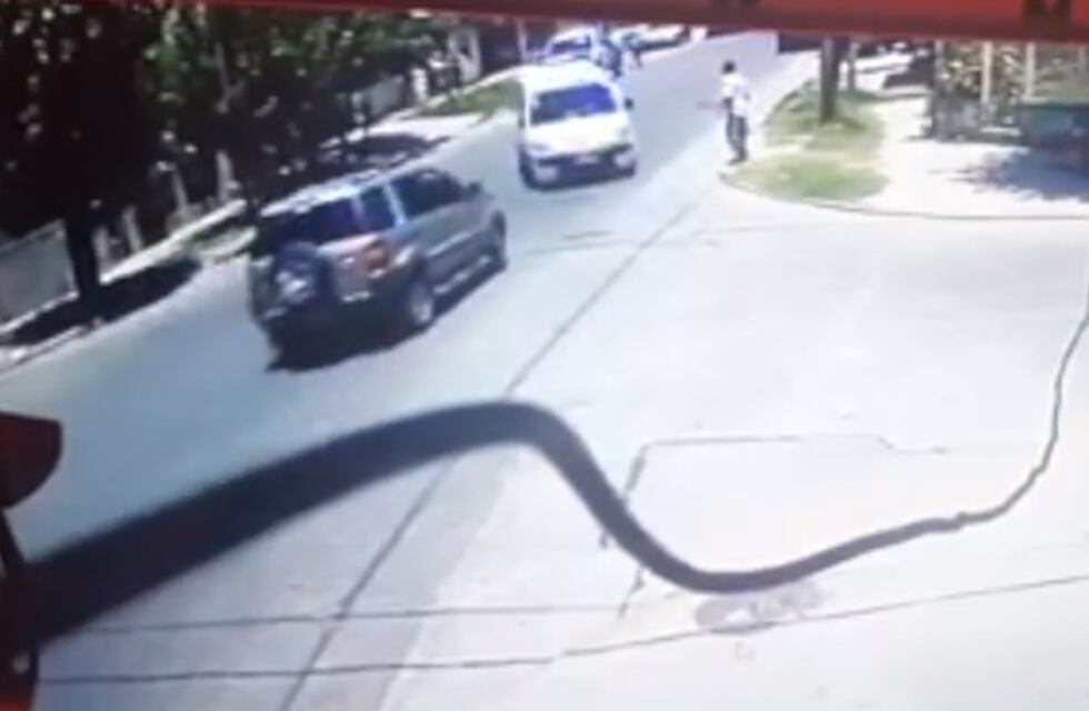 Lomas de Zamora: salió a comprar pan a metros de su casa y lo atropelló una camioneta robada