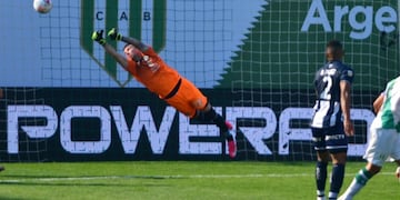 El arquero de Talleres, Guido Herrera, volvió a su nivel ante Banfield (Federico López Claro / La Voz).