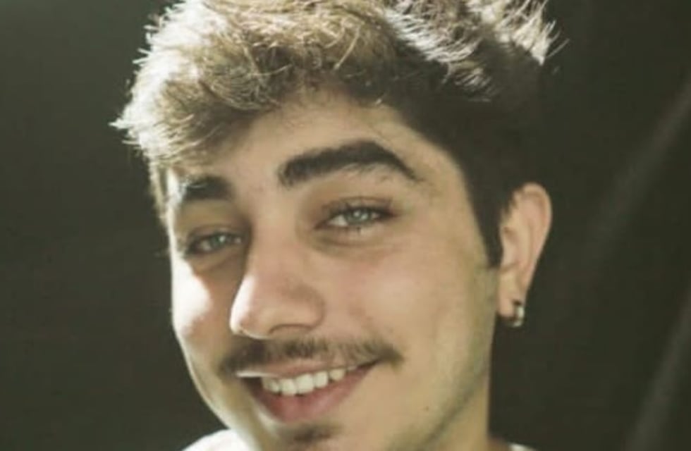 Desesperada campaña solidaria para un joven que no puede despertar y necesita un costoso tratamiento