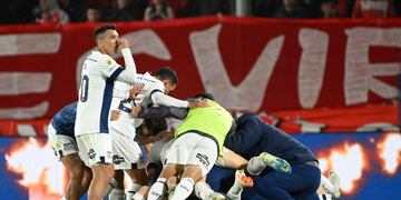 Una montaña de felicidad. El Talleres de Ribonetto con un presente ganador (Prensa Talleres)