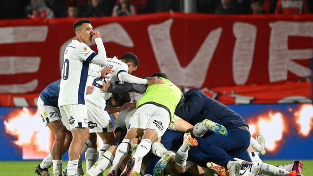 Una montaña de felicidad. El Talleres de Ribonetto con un presente ganador (Prensa Talleres)