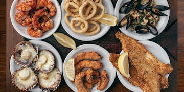 Algunos de los tantos platos que ofrece el local reconocido como el mejor restaurante de pescados y mariscos de Córdoba.