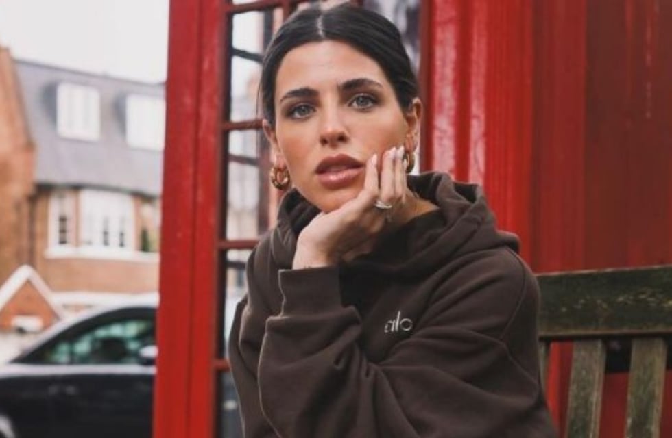 Valentina Cervantes conquistó Instagram con un jugado look total white: top ajustado y minishort
