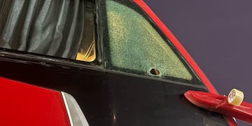 Apedrearon el colectivo de un conocido club y un futbolista tuvo que ser asistido.