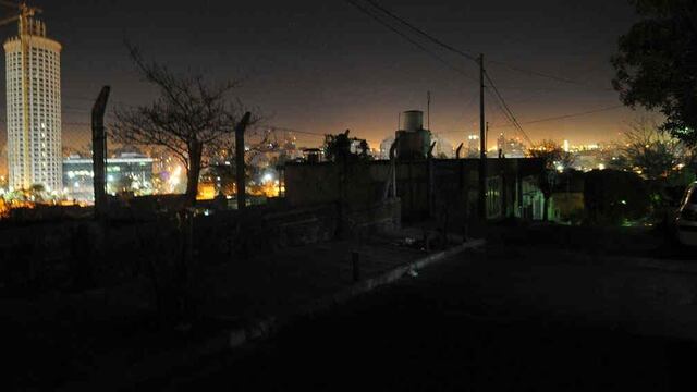 El cadáver fue hallado en calle Mariano Fragueiro, a la altura de barrio Ducasse. (La Voz/Ramiro Pereyra).