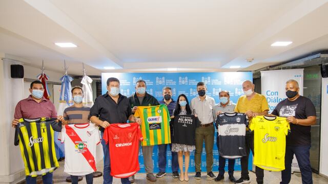 El viceintendente Daniel Passerini, junto a los clubes que participarán de la Copa.